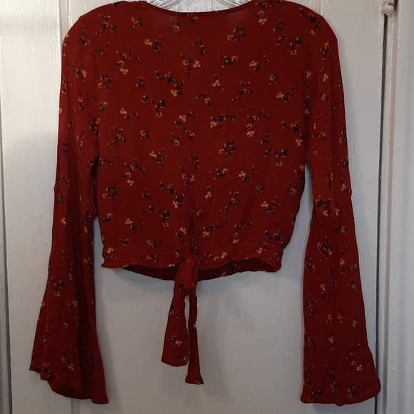 Floral wrap crop top - Picture 3 of 3